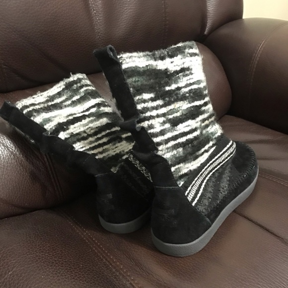 TOMS winter shoes - Picture 3 of 5